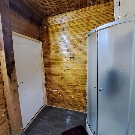 Larisa Lodge